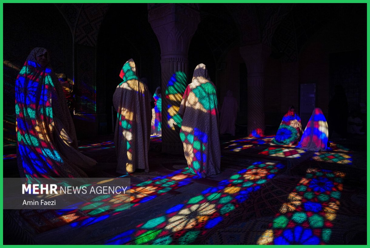 حضور گردشگران خارجی در مسجد نصیرالملک شیراز