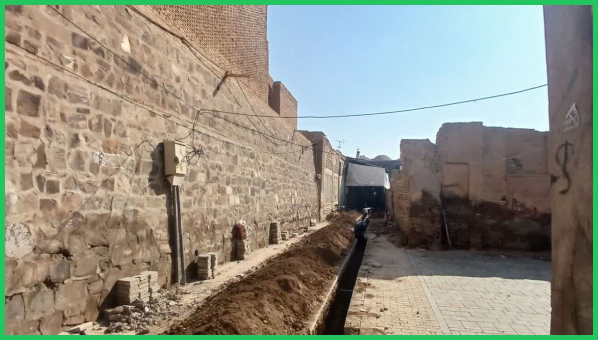 نشتی لوله‌های آب، این بار پشت شبستان شرقی گنبدخانه نظام‌الملک + فیلم